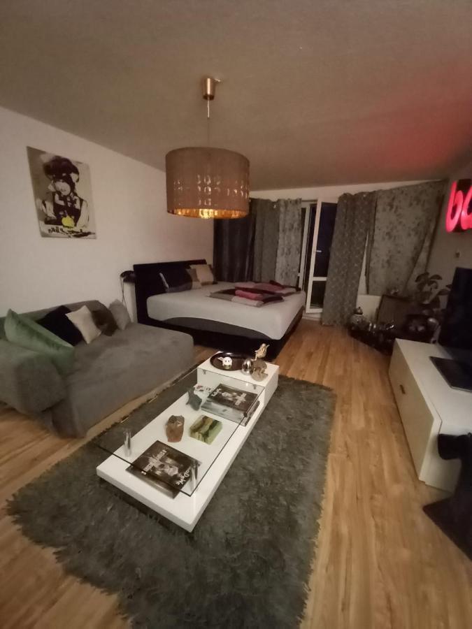 Tolle Private 2-Zimmer Wohnung Im Szene Bezirk Berlin-Friedrichshain Exterior photo